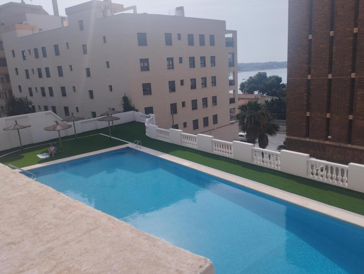A 50 Metros Del Mar Y En 2 Paradas De Bus Estas En El Centro De Alicante Luaran gambar