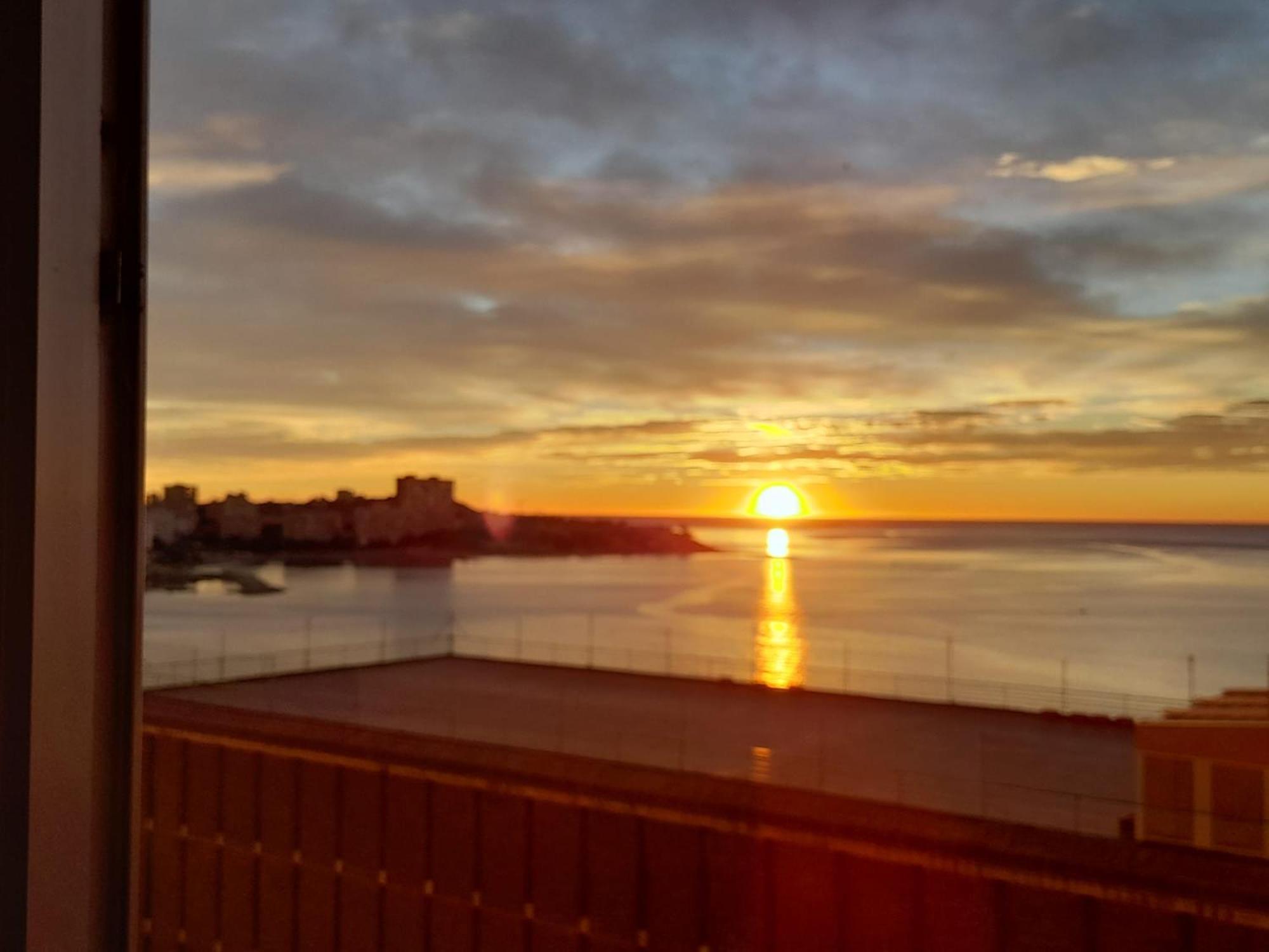 A 50 Metros Del Mar Y En 2 Paradas De Bus Estas En El Centro De Alicante Luaran gambar
